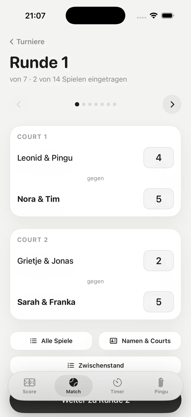 Eine laufende Runde: zwei Courts mit je zwei Paarungen und den Feldern für die Punkte.